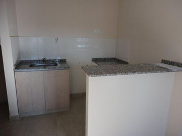 VENTA DE DEPARTAMENTO 2 AMBIENTES A ESTRENAR - CON COCHERA - PRIMER PISO AL FRENTE