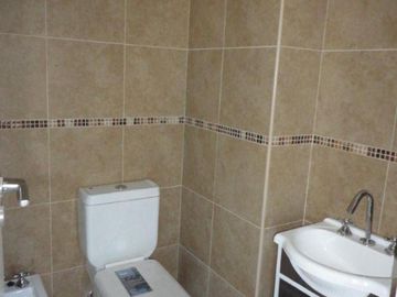 VENTA DE DEPARTAMENTO 2 AMBIENTES A ESTRENAR - CON COCHERA - PRIMER PISO AL FRENTE