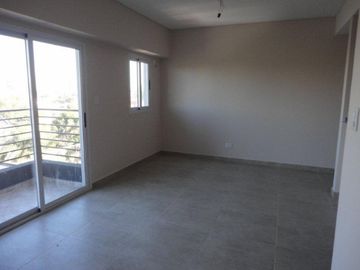 VENTA DE DEPARTAMENTO 2 AMBIENTES A ESTRENAR - CON COCHERA - PRIMER PISO AL FRENTE