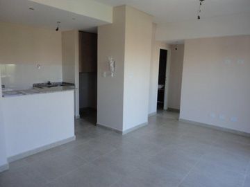 VENTA DE DEPARTAMENTO 2 AMBIENTES A ESTRENAR - CON COCHERA - PRIMER PISO AL FRENTE