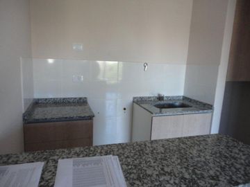 VENTA DE DEPARTAMENTO 2 AMBIENTES A ESTRENAR - CON COCHERA - PRIMER PISO AL FRENTE