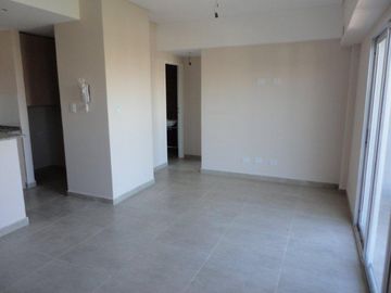 VENTA DE DEPARTAMENTO 2 AMBIENTES A ESTRENAR - CON COCHERA - PRIMER PISO AL FRENTE