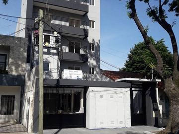 VENTA DE DEPARTAMENTO 2 AMBIENTES A ESTRENAR - CON COCHERA - PRIMER PISO AL FRENTE