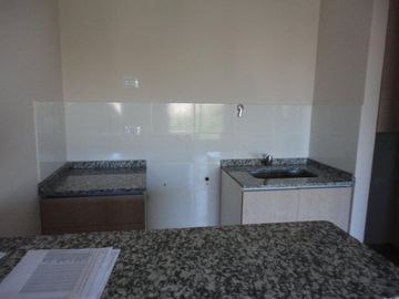 VENTA DE DEPARTAMENTO 2 AMBIENTES A ESTRENAR - CON COCHERA - PRIMER PISO AL FRENTE