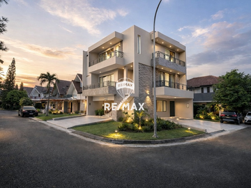 Investasi terbaik! Private pool, rumah Hook 2 lantai terbaik di cluster jelita alam sutera