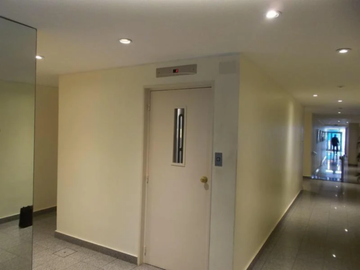 OPORTUNIDAD - Departamento en Venta en Balvanera 4 ambientes, 2 baños 98 m2 al contrafrente + cochera cubierta y baulera - Sarmiento 2100