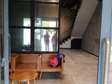 DISEWAKAN RUKO (3 Lantai) DI KEMANG UTARA JAKARTA SELATAN