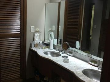 Importante Chalet Barrio ingles  - Temperley Oeste