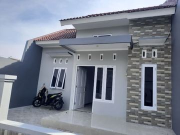 Rumah Cantik Siap Huni Dekat Jalan Woltermonginsidi