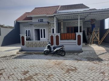Rumah Cantik Siap Huni Dekat Jalan Woltermonginsidi