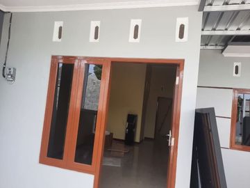 Rumah Cantik Siap Huni Dekat Jalan Woltermonginsidi