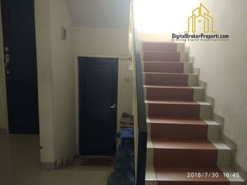 Rumah Cisaranten Dengan sebagian isinya | SUKARNA