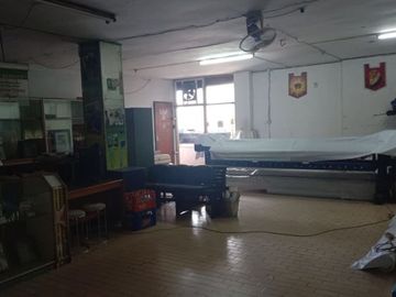 Area Komersil Rumah Sekaligus Tempat Usaha - Kramat Jati