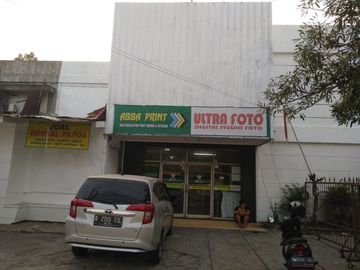 Area Komersil Rumah Sekaligus Tempat Usaha - Kramat Jati