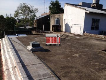 Venta de casa americana, 3 ambientes, en Merlo.