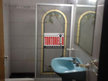 Venta de casa americana, 3 ambientes, en Merlo.