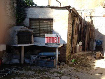 Venta de casa americana, 3 ambientes, en Merlo.