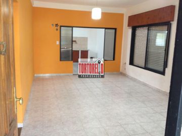 Venta de casa americana, 3 ambientes, en Merlo.
