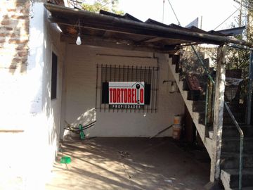 Venta de casa americana, 3 ambientes, en Merlo.