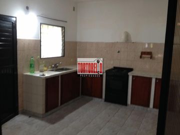 Venta de casa americana, 3 ambientes, en Merlo.