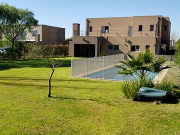Moderna Casa Santa Catalina - Villanueva - Tigre
