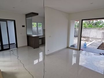 Dijual Rumah Mewah Luas Strategis Dekat Kampus Mercubuana