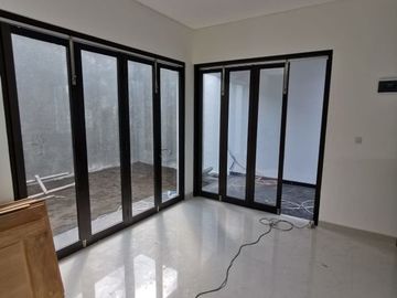 Dijual Rumah Mewah Luas Strategis Dekat Kampus Mercubuana