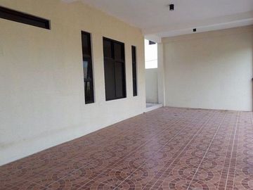 Duplex House and lot for sale with 6 bedrooms in Angeles Cit