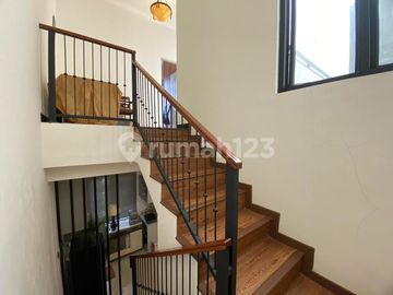 Rumah Minimalis 2 Lantai di Cinere, Depok
