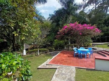 finca en venta en la mesa. Cod V3498