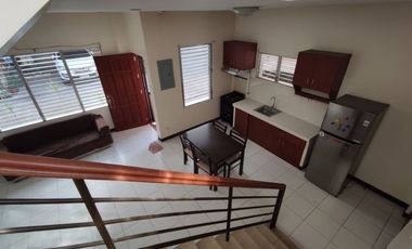 SPACIOUS 3-BR TOWNHOUSE - JUST 6 MINUTES WALK TO SAROSA HOTEL MABOLO