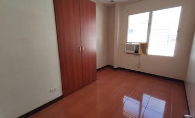 SPACIOUS 3-BR TOWNHOUSE - JUST 6 MINUTES WALK TO SAROSA HOTEL MABOLO