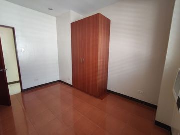 SPACIOUS 3-BR TOWNHOUSE - JUST 6 MINUTES WALK TO SAROSA HOTEL MABOLO