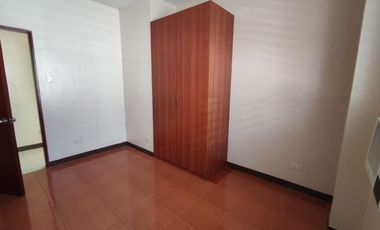 SPACIOUS 3-BR TOWNHOUSE - JUST 6 MINUTES WALK TO SAROSA HOTEL MABOLO