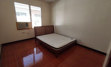 SPACIOUS 3-BR TOWNHOUSE - JUST 6 MINUTES WALK TO SAROSA HOTEL MABOLO