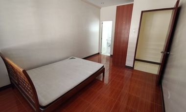 SPACIOUS 3-BR TOWNHOUSE - JUST 6 MINUTES WALK TO SAROSA HOTEL MABOLO