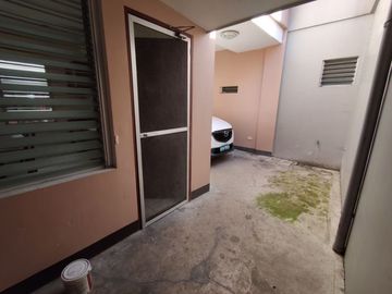 SPACIOUS 3-BR TOWNHOUSE - JUST 6 MINUTES WALK TO SAROSA HOTEL MABOLO