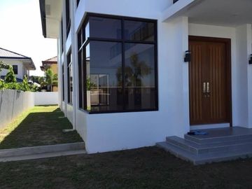 Elegant House for Sale with 3 Bedrooms and Swimming Poo in A