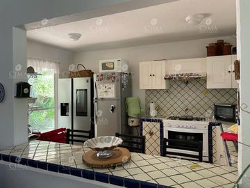 Venta casa en Fraccionamiento Lomas del Sol - V321