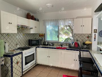 Venta casa en Fraccionamiento Lomas del Sol - V321