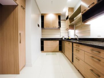 NEW TOWNHOUSE IN QUEZON AVE NEAR FISHER MALL