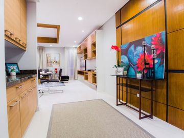 NEW TOWNHOUSE IN QUEZON AVE NEAR FISHER MALL