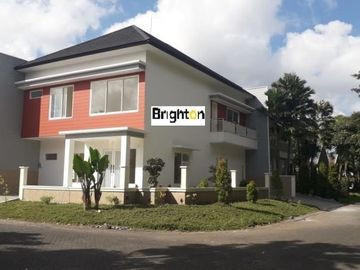 For SALE Rumah Golf Avenue Citraland,design Minimalis 2 lantai Ciamik