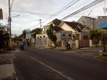 Rumah minimalis di kawasan perumahan di jalan palagan km 5