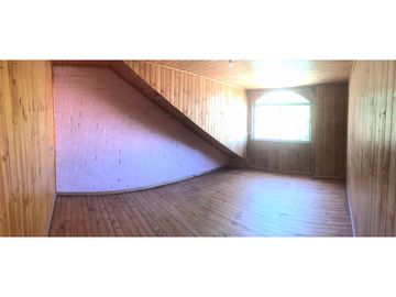 Casa de dos pisos en Santa Teresita de Colín. Talca, Chile.