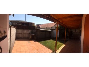 Casa de dos pisos en Santa Teresita de Colín. Talca, Chile.