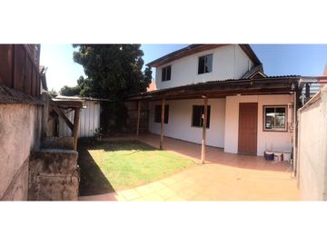 Casa de dos pisos en Santa Teresita de Colín. Talca, Chile.