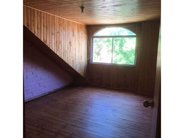 Casa de dos pisos en Santa Teresita de Colín. Talca, Chile.