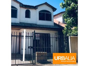 Casa de dos pisos en Santa Teresita de Colín. Talca, Chile.