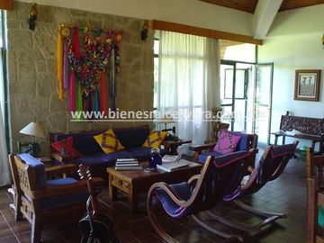 CASA EN VENTA  EN TEQUISQUIAPAN EN GRANJAS RESIDENCIALES. Amanda